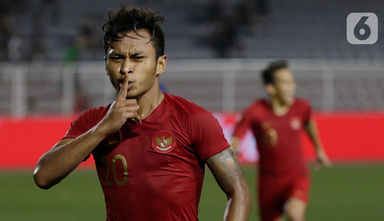 Striker Timnas Indonesia U-22, Osvaldo Haay, merayakan gol yang dicetaknya ke gawang Timnas Singapura U-22 dalam pertandingan Grup B SEA Games 2019 di Stadion Rizal Memorial, Manila, Kamis (28/11/2019). Indonesia menang dengan skor 2-0 atas Singapura. (Bola.com/M Iqbal Ichsan)