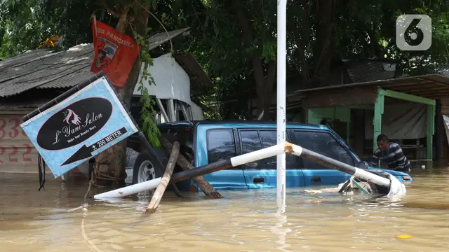 Kondisi Mobil Viral yang Terseret Arus Banjir di Ciledug Indah