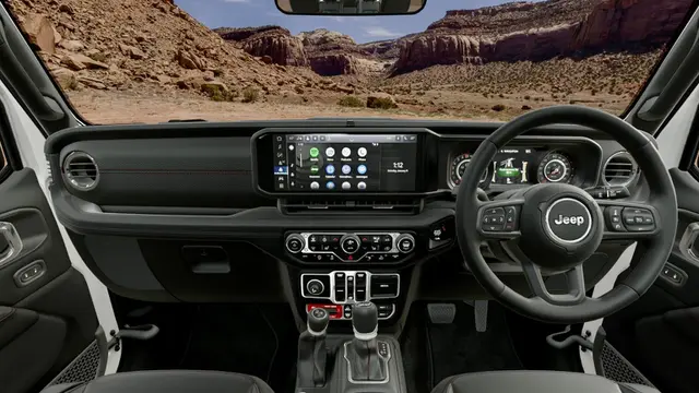 Interior Jeep Wrangler edisi 41