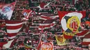 Suporter Bayern Munchen memadati stadion untuk memberi dukungan kepada timnya  pada lanjutan Liga Champions Gurp F di Stadon Allianz Arena, Munich, Jerman, Rabu ( 25/11/2015) dini hari WIB. (REUTERS/Michael Dalder) 