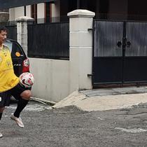 Pelatih Barito Putera, Djadjang Nurdjaman tetap menjaga kondisi saat kompetisi vakum. (Bola.com/Erwin Snaz)