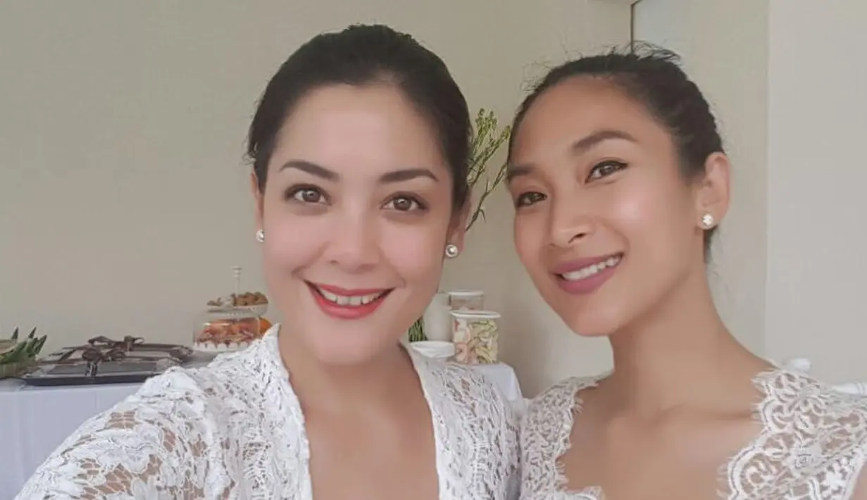 Menghabiskan waktu dengan sahabat memang memberikan energi postif. Hal tersebut juga terjadi di pertemanan Lulu dan Happy. (Foto: instagram.com/happysalma)