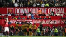 Pemain Wolves merayakan gol ke gawang Manchester United yang dicetak oleh Pablo Sarabia dalam laga lanjutan Liga Inggris 2024/2025 di Old Trafford, Inggris, Minggu (20/04/2025) waktu setempat. (AFP/Paul Ellis)