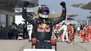 Ekspresi pebalap Red Bull Racing, Daniel Ricciardo, setelah menjadi pemenang balapan F1 GP Malaysia di Sirkuit Sepang, Minggu (2/10/2016). (AFP/Mohd Rasfan)