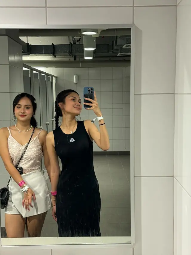 7 Potret Azizah Salsa Nonton Konser Taylor Swift Bareng Sahabat di Singapura