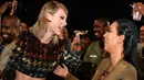 Permusuhan antara Kanye West dan Taylor Swift sudah berlangsung lama. Mungkin, kedua musisi ini harus memendam ego dan emosi untuk membina hubungan baik. (AFP/Bintang.com)