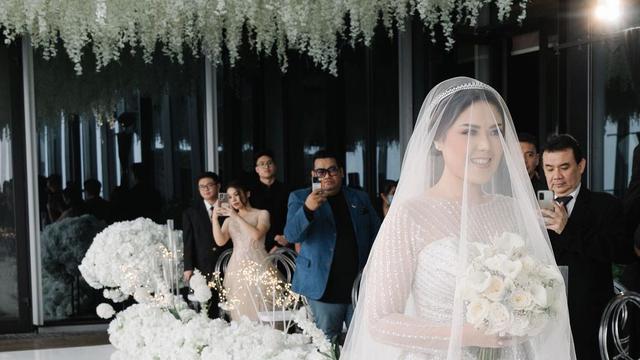 10 Momen Rangkaian Pernikahan Tina Toon dari Sangjit hingga Resepsi, Tampil Memesona