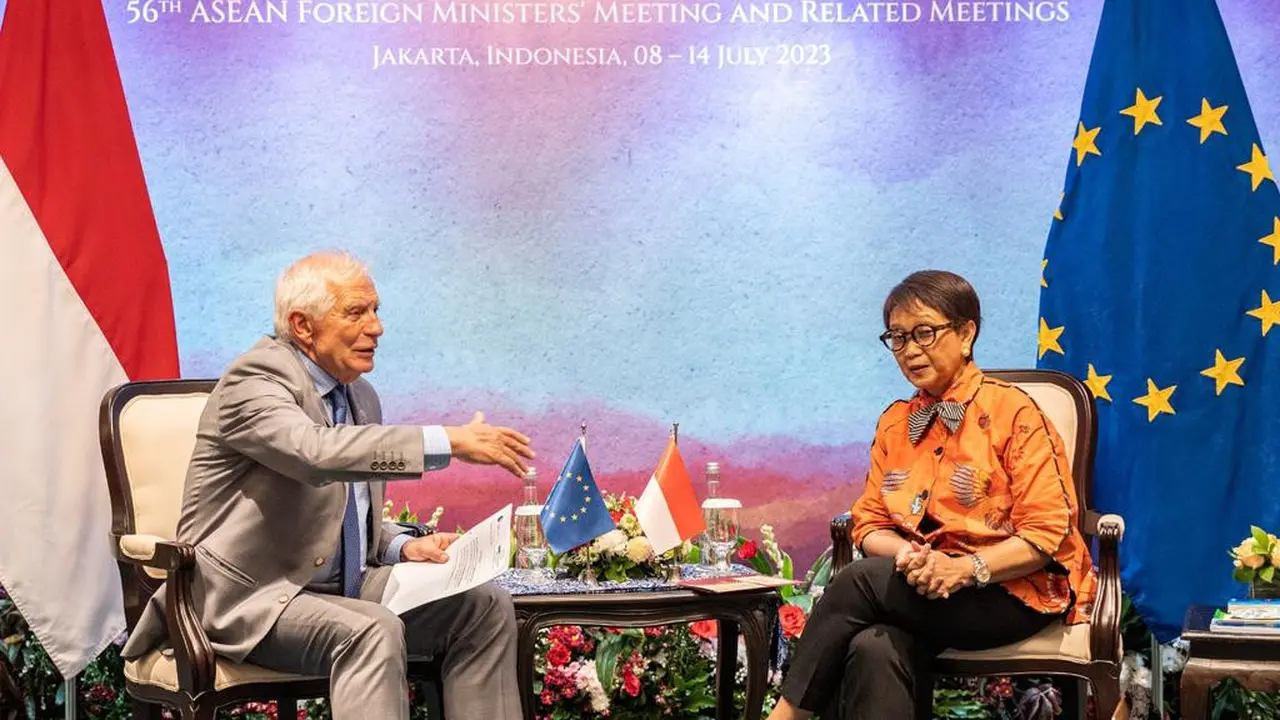 Kepala Kebijakan Luar Negeri Uni Eropa Josep Borrell dan Menlu RI Retno Marsudi di Jakarta.