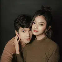 Gaya Pemotretan Glenca Chysara dan Rendi Jhon, Didoakan Berjodoh. (Sumber: Instagram/glencachysaraofficial dan Instagram/rendijhonpratama)