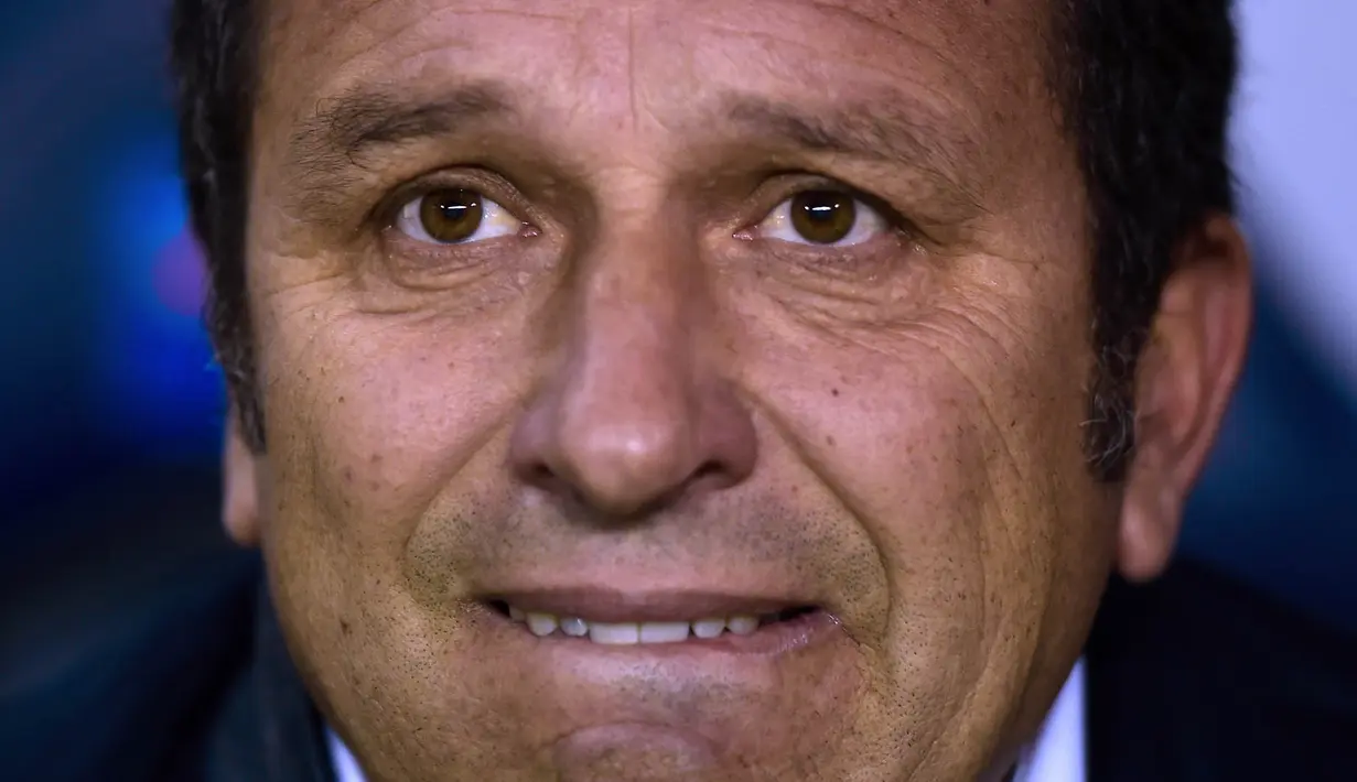 5. Eusebio Sacristan sempat berkarier sebagai pemain di Barcelona selama kurang lebih 10 tahun pada 1988 hingga 1995. Ia pun memulai karier kepelatihan dengan menjadi staf pelatih La Blaugrana, Frank Rijkaard, pada 2003-2008. (AFP/Miguel Riopa)