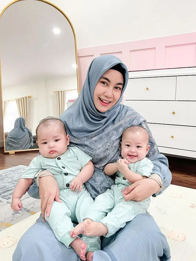 [Fimela] Keluarga Anisa Rahma
