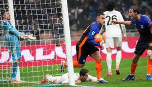 Pemain Inter Milan, Lautaro Martinez, berselebrasi setelah mencetak gol ke gawang Pisa dalam laga giornata 22 Serie A Liga Italia, Sabtu (24/1/2026) dini hari WIB. (AP Photo/Luca Bruno)