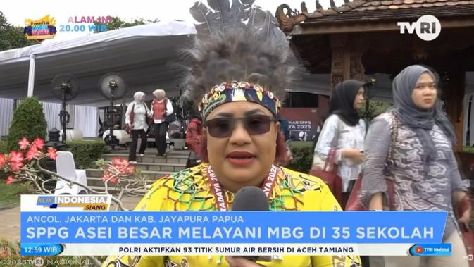 Menerjang Ombak Danau Sentani, Petugas SPPG Antar MBG dengan Kapal Cepat