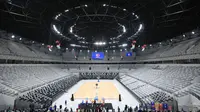 Suasana lapangan dan tribun penonton di Indonesia Arena, Senayan, Jakarta, Selasa (11/7/2023). Indonesia Arena ini akan menjadi salah satu venue Piala Dunia Bola Basket atau FIBA World Cup 2023. (Bola.com/M Iqbal Ichsan)
