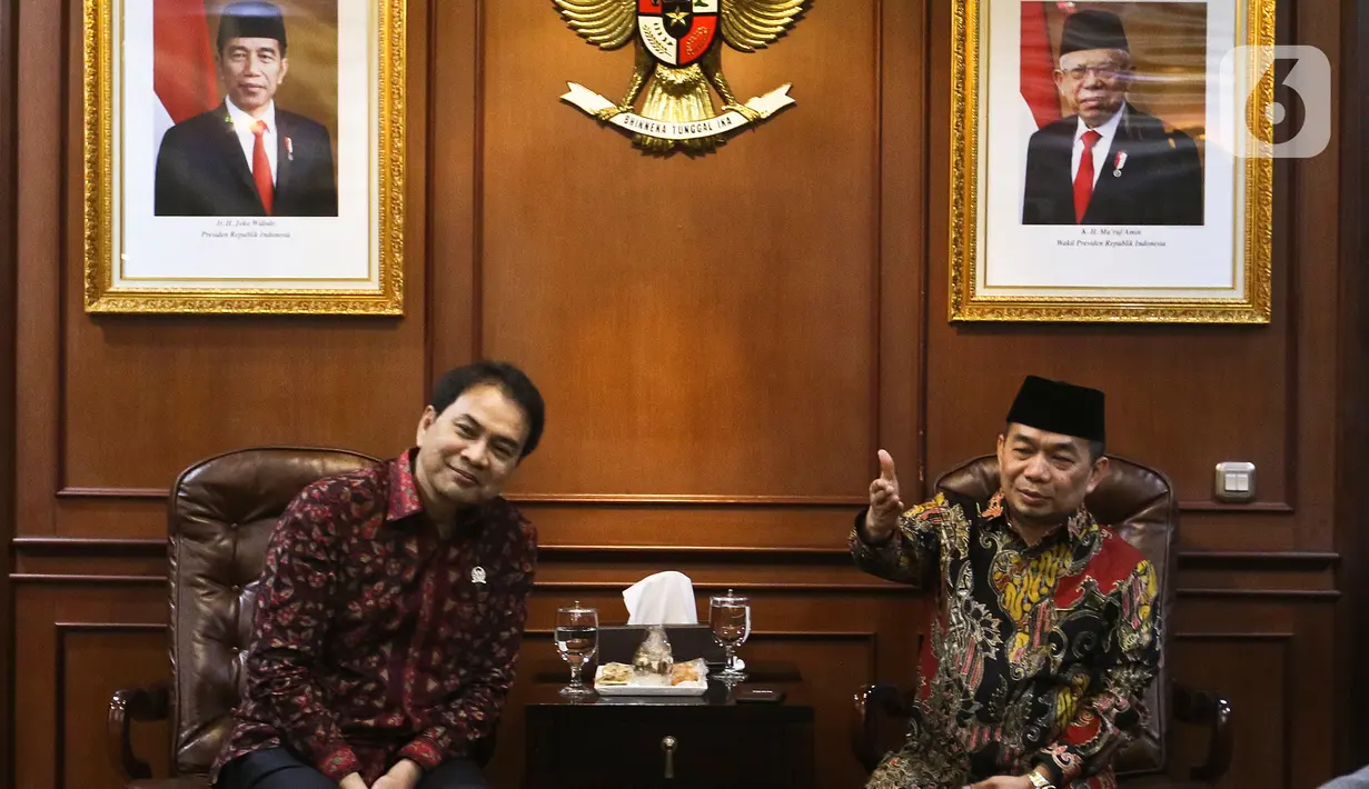 Fraksi Partai Keadilan Sejahtera (PKS) dan Fraksi Partai Demokrat menemui Wakil Ketua DPR Azis Syamsudin di Kompleks Parlemen, Jakarta, Selasa (4/2/2020). Kedua fraksi ini menyerahkan berkas usulan pembentukan Panitia Khusus atau Pansus Jiwasraya kepada pimpinan DPR. (Liputan6.com/Johan Tallo)