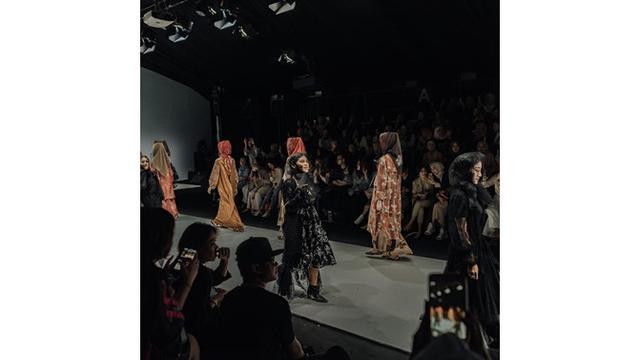 Tampil Beda, Ini 6 Pesona Rosa Meldianti dalam Jakarta Fashion Week 2019