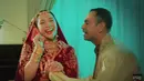 Nagita Slavina dan Raffi Ahmad didapuk menjadi model video klip lagu terbaru Ahmad Dhani dan Raisa. Keduanya pun tampil mengenakan pakaian khas pasangan India. [YouTube Dewa19]
