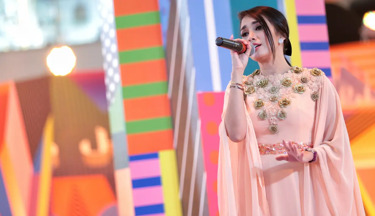 Selama menjalani ibadah puasa Ramadan tahun ini, Ussy Sulistiawati selalu berharap bisa sahur bersama dengan suaminya Andhika Pratama. Meski dalam seharian tidak bersama. (Adrian Putra/Bintang.com)