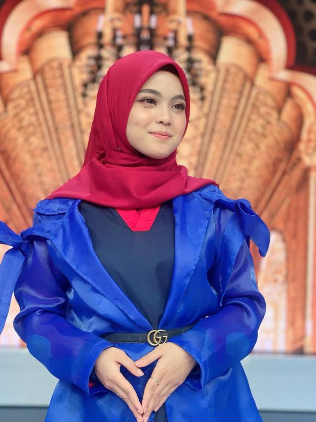 6 Gaya Putri D'Academy dalam Balutan Hijab, Banjir Pujian