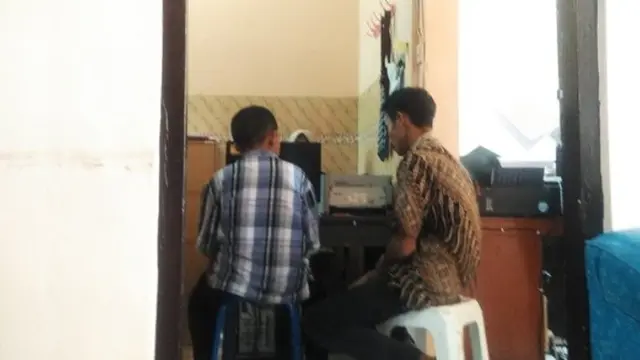 Bocah dihukum mandi oli diperiksa di Unit Pelayanan Perempuan dan Anak Polres Sleman. ©2018 Merdeka.com