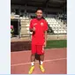 Evan Dimas Darmono terlihat semringah saat hadir pada latihan perdana UE Llagostera. (twitter Evan Dimas)