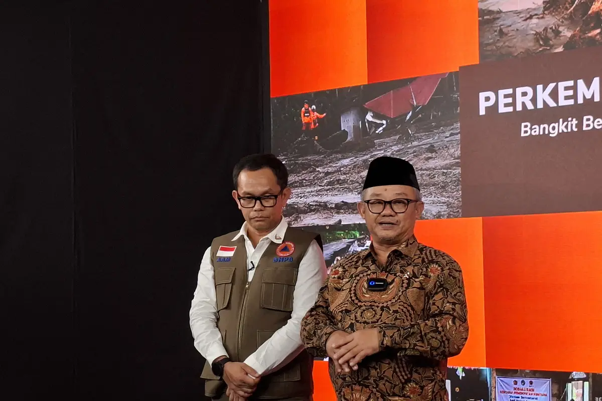 Menteri Pendidikan Dasar dan Menengah (Mendikdasmen) RI Abdul Mu’ti dalam konferensi pers Update Penanganan Darurat Tiga Wilayah yang digelar di Media Center BNPB, Jakarta Timur, Selasa (30/12/2025).