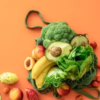 Buah dan sayur bisa menjadi pilihan untuk sarapan sehat tinggi serat. (Foto: Freepik/pvproductions)