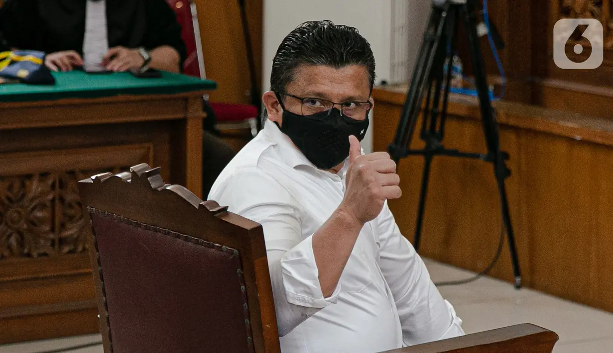 <p>Terdakwa kasus pembunuhan berencana terhadap Yosua Hutabarat atau Brigadir J, Ferdy Sambo saat bersiap menjalani sidang putusan di PN Jakarta Selatan, Senin (13/2/2023). Pembacaan putusan kasus pembunuhan berencana Brigadir Nofriansyah Yoshua Hutabarat alias Brigadir J ini akan disampaikan oleh Ketua Majelis Hakim Wahyu Iman Santoso. (Liputan6.com/Faizal Fanani)</p>