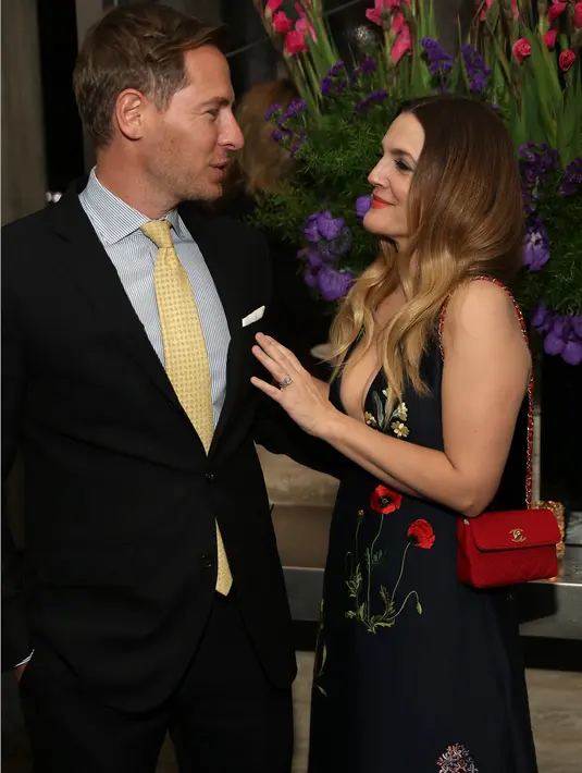 Meski sudah tak tinggal satu atap, rumah tangga Drew Barrymore dan Will Kopelman sudah berada di ujung tanduk perceraian. (AFP/Bintang.com)