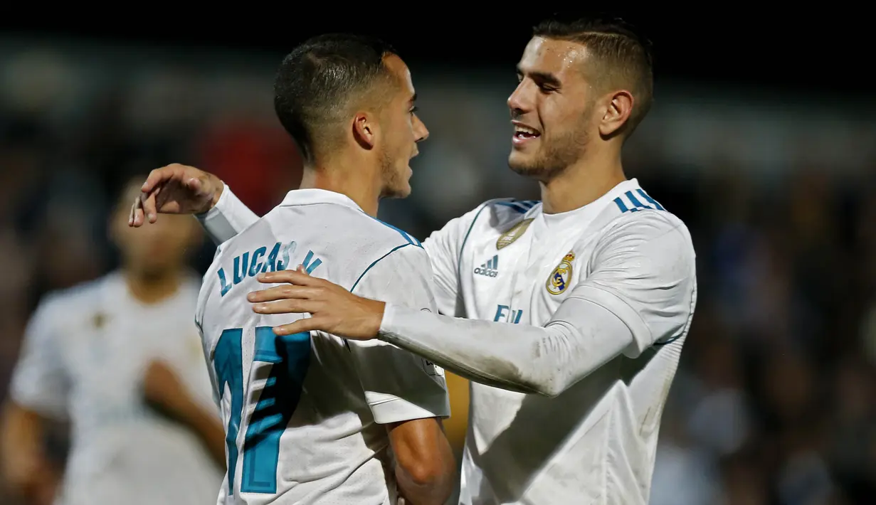 Pemain Real Madrid, Theo Hernandez, merayakan gol yang dicetak Lucas Vazquez ke gawang Fuenlabrada pada laga Copa del Rey di Stadion Fernando Torres, Madrid, Kamis (26/10/2017). Fuenlabrada kalah 0-2 dari Madrid. (AP/Francisco Seco)