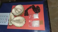Barang bukti sabu yang dimasukkan ke dalam durian. Foto (Polres Way Kanan)