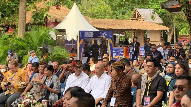 Menteri Koperasi dan UKM Teten Masduki menghadiri acara bertajuk "Future Wellness" di acara SMEs Future Village, sebagai salah satu side event G20 di Bali Collection, Senin (14/11/2022). (Liputan6/Benedikta Miranti)