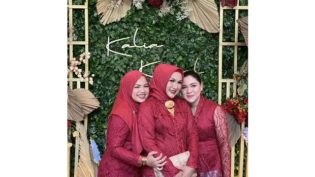 Bak Adik Kakak, Ini 6 Momen Kedekatan Vicky Shu dengan Ibunda