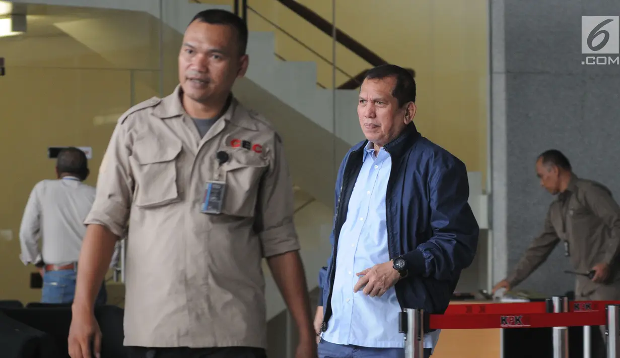 Mantan anggota DPR periode tahun 2009-2014, Chairuman Harahap usai menjalani pemeriksaan di gedung KPK, Jakarta, Selasa (10/7). Chairuman Harahap diperiksa sebagai saksi kasus dugaan proyek E-KTP. (Merdeka.com/Dwi Narwoko)