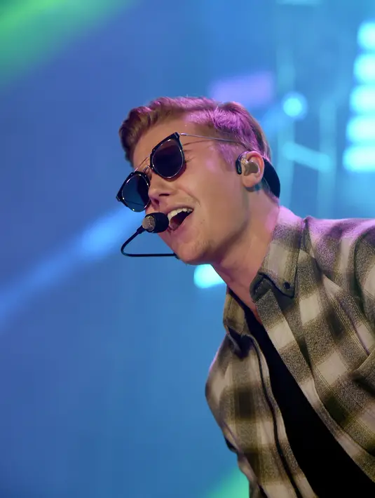 Penampilan mendadak Justin malam itu sepertinya hal yang mengagumkan untuk siapapun. Pasalnya Justin sebelumnya beberapa kali selalu membuat penggemarnya kecewa lantaran sikap Justin yang selalu memarahi penggemarnya. (AFP/Bintang.com)