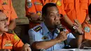 Kepala Basarnas Marsekal Madya TNI Henry Bambang Soelistyo mengatakan Basarnas kembali menemukan tiga jenazah dari pesawat AirAsia QZ8501, Jakarta, Rabu (31/12/2014). (Liputan6.com/Faisal R Syam)
