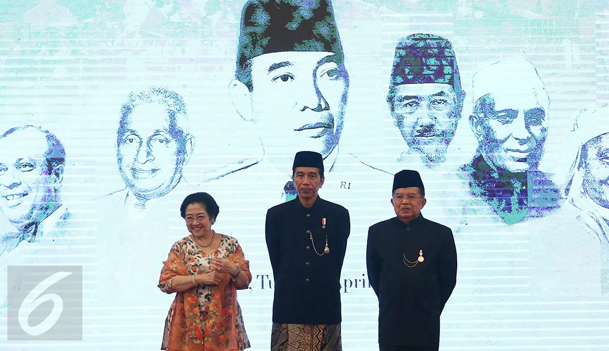 Ki-ka: Presiden Ke-5 RI, Megawati Soekarnoputri, Presiden Joko Widodo dan wapres Jusuf Kalla saat menghadiri peringatan KAA 2017 di Istana Negara, Jakarta, Selasa (18/4). (Liputan6.com/Angga Yuniar)
