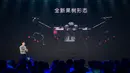 Direktur Penjualan Pertanian DJI Chen Tao mempresentasikan T30, drone perlindungan tanaman baru perusahaan itu, dalam sebuah upacara peluncuran produk yang digelar di Shenzhen, Provinsi Guangdong, China selatan (9/11/2020). (Xinhua/Mao Siqian)