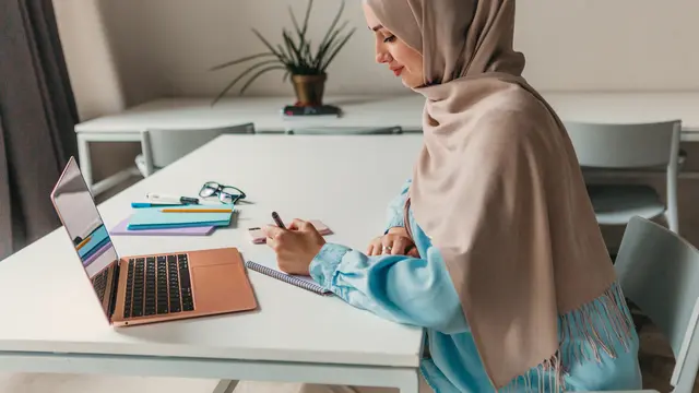 8 Ide Usaha Jasa Online untuk Wanita Berhijab yang Ingin Kerja dari Rumah, Fleksibel Bikin Untung