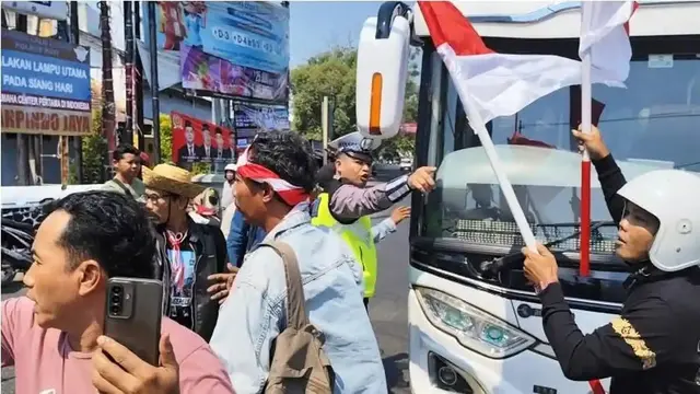 Bus Massa dari Pati Diadang