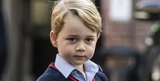 Pangeran George, putra sulung Pangeran William dan Kate Middleton ini tengah menunggu momen membahagiakan di hari Natal. Sebagi anak kecil yang menggemaskan, ternyata pangeran cilik ini punya sebuah permintaan. (AFP/Richard Pohle)