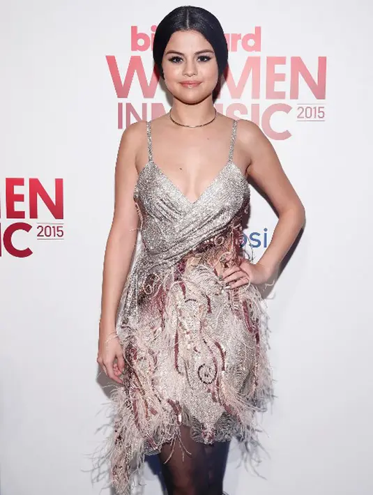 “Akan terasa sangat berat saat ingin menjalani hubungan dengan seseorang yang dilakukan secara sembunyi-sembunyi. Sangat banyak tekanan di dalamnya,” tutur Selena Gomez. (AFP/Bintang.com)