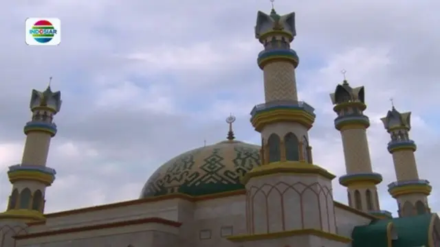 Masjid Hubbul Wathan kini dijadikan simbol wisata halal yang digagas pemerintah Provinsi Nusa Tenggara Barat.