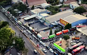 Perjuangan Warga Demi Seliter BBM di Tengah Kelangkaan
