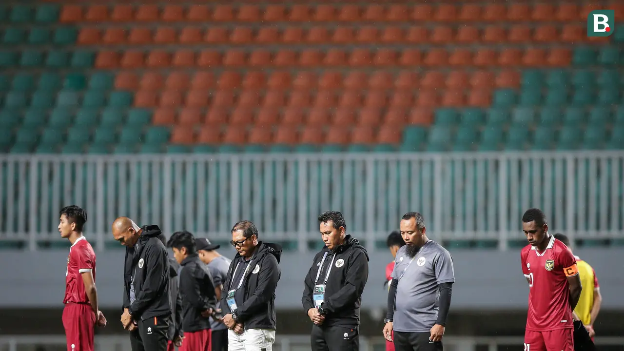Foto: Tanda Duka Timnas Indonesia untuk Tragedi Kanjuruhan di Kualifikasi Piala Asia U-17 2023