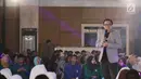 Co-founder dan President Bukalapak, Fajrin Rasyid menjadi pembicara pada Emtek Goes To Campus (EGTC) 2018 di Universitas Negeri Semarang, Kamis (18/7). Bos Bukalapak itu berbagi kisah usaha belanja dan berbisnis online. (Liputan6.com/Herman Zakharia)