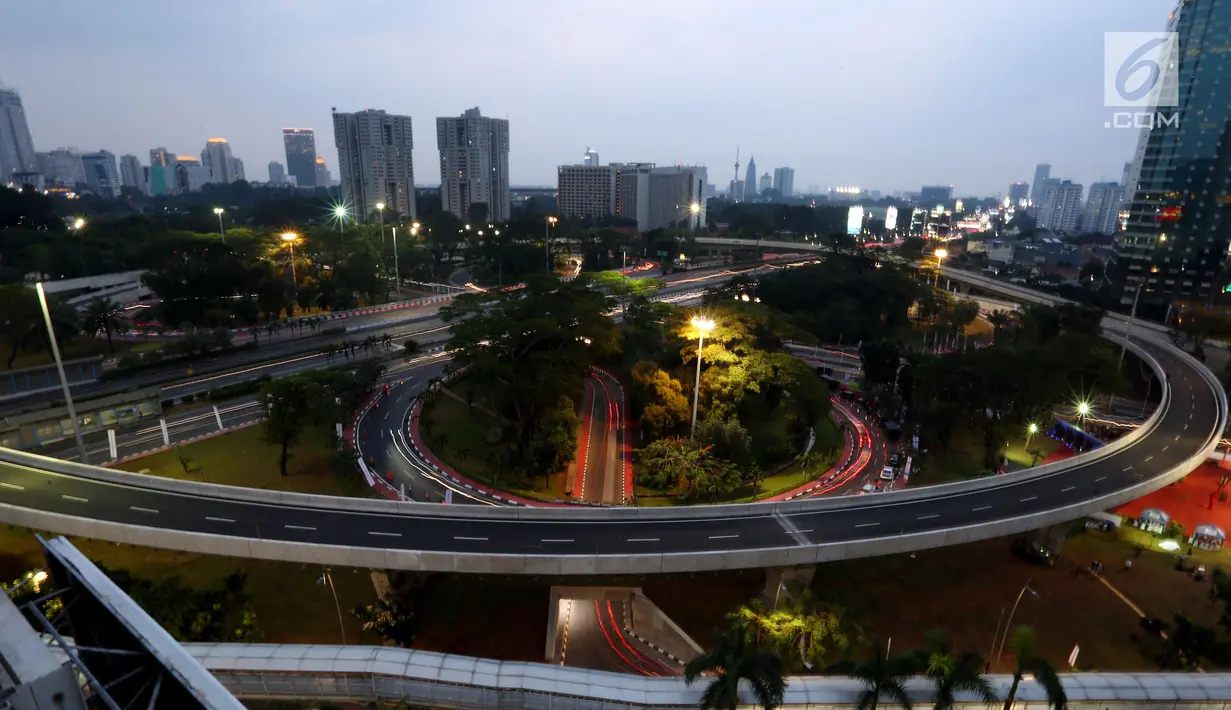 Pemandangan Simpang Susun Semanggi pada sore hari sebelum diresmikan Presiden Joko Widodo yang bertepatan dengan Hari Ulang Tahun ke-72 Kemerdekaan Republik Indonesia (17/08) (Liputan6.com/Johan Tallo)