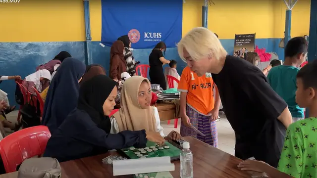 Sambut Tahun Baru dengan Tradisi Potong Rambut Anak-Anak Panti Asuhan