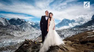 Butuh waktu satu tahun untuk lakukan pernikahan di Gunung Everest ini. Keduanya pun diberi waktu hanya setengah jam untuk lakukan prosesi janji setia.