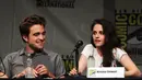 Robert Pattinson dan Kristen Stewart sudah mengakhiri hubungannya beberapa waktu lalu. Namun kabar terbaru muncul bahwa keduanya kini kembali menjalin hubungan lagi. Mungkinkah mereka balikan? (AFP/Kevin Winter)